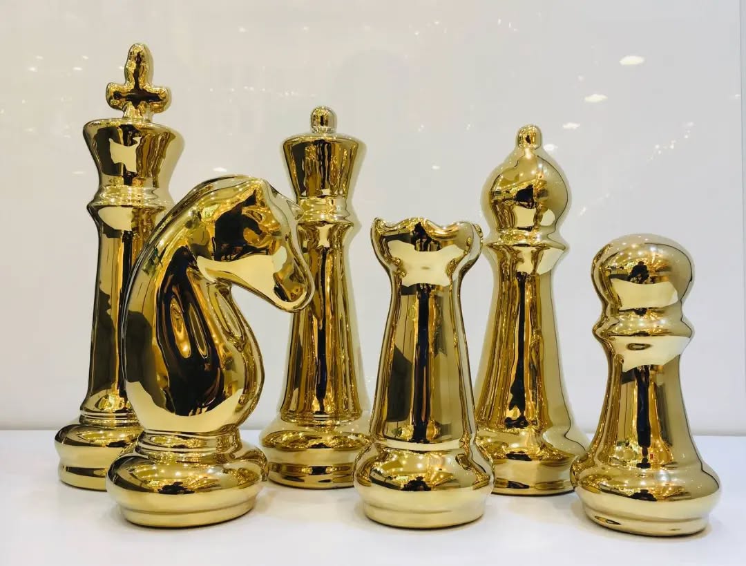 Golden Chess King Decor Set – Regal Grandeur in Gold