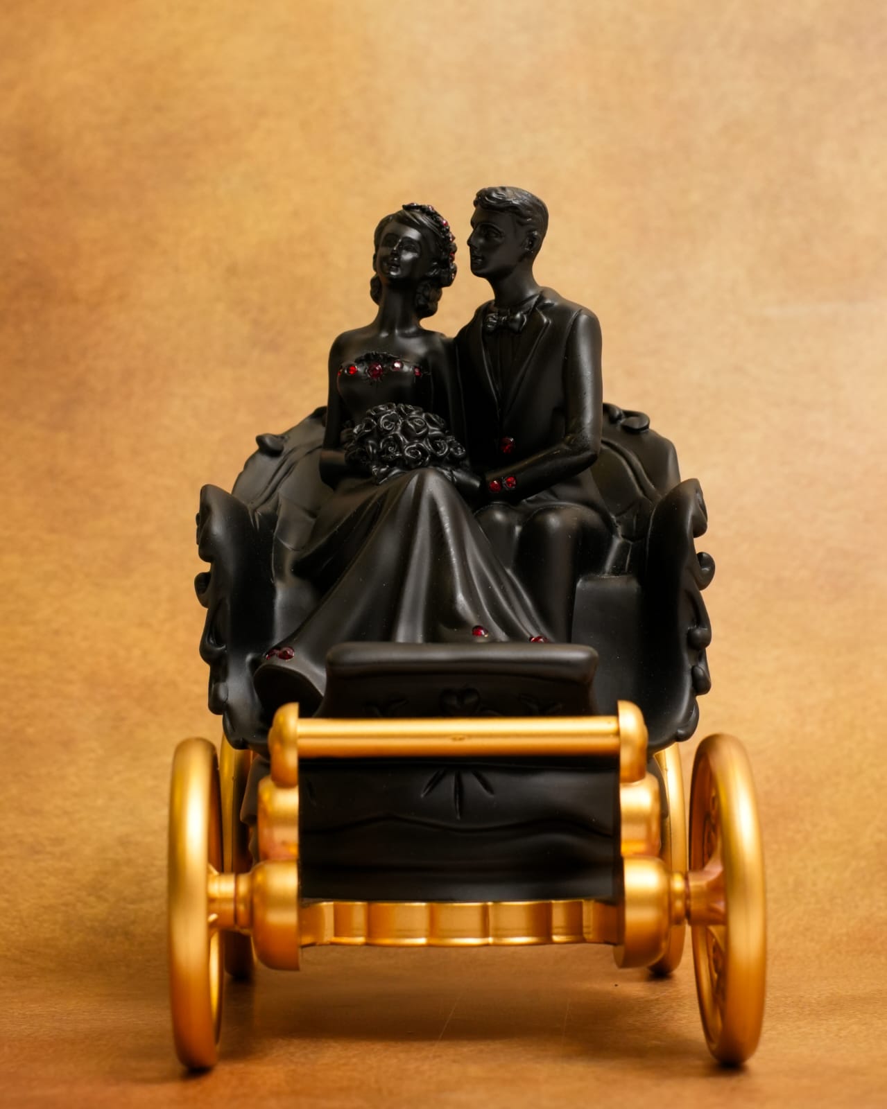 Romantic Couple Showpiece for Home Décor