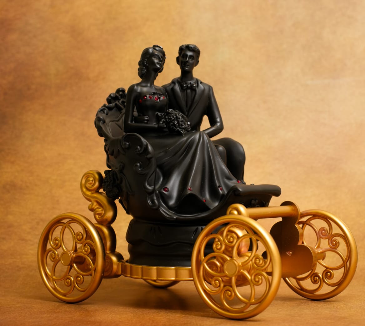 Romantic Couple Showpiece for Home Décor