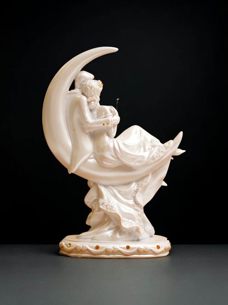 Romantic Couple Showpiece for Home Décor