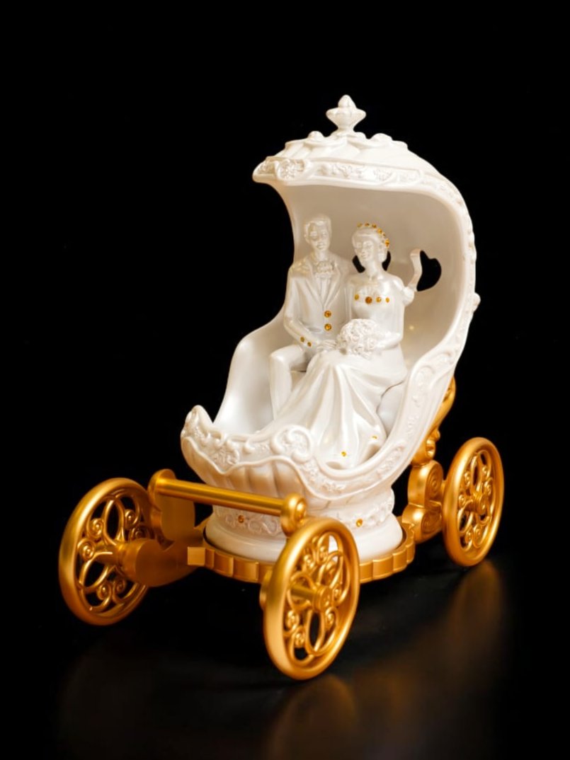Romantic Couple Showpiece for Home Décor