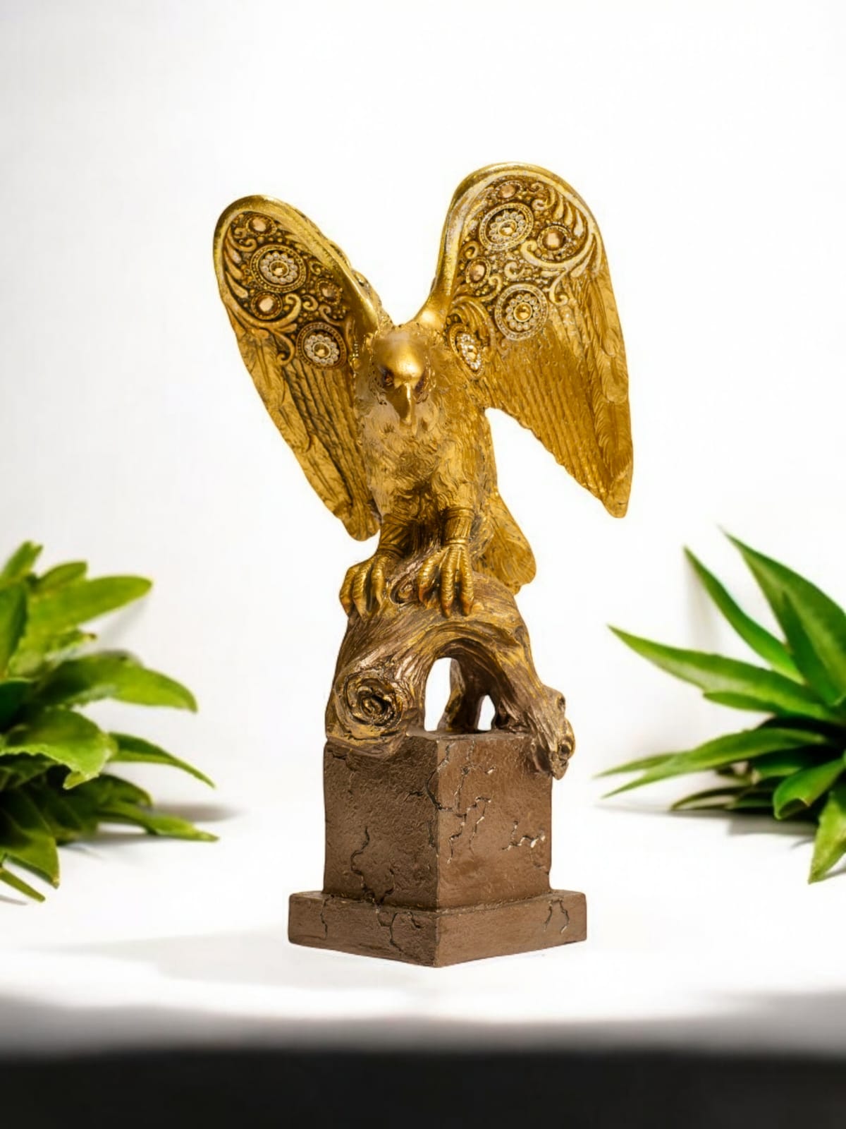 MAJESTIC GOLDEN EAGLE SCULPTURE