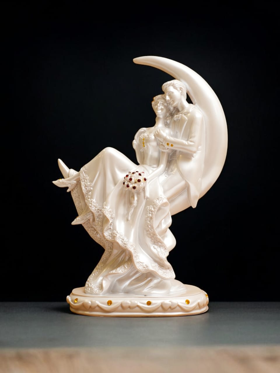 Romantic Couple Showpiece for Home Décor