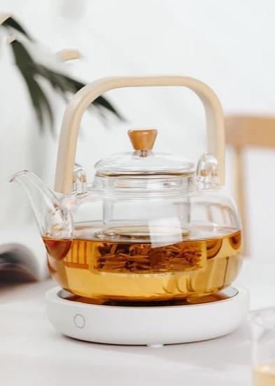 Clear Glass Kettle with Wooden Handle