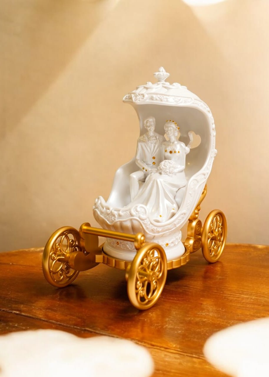 Romantic Couple Showpiece for Home Décor