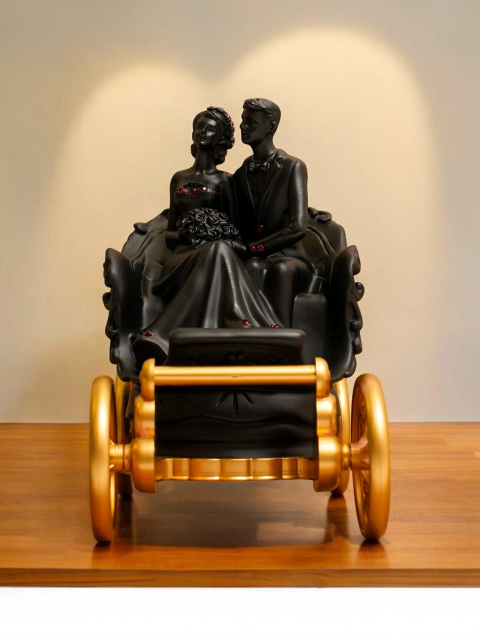 Romantic Couple Showpiece for Home Décor