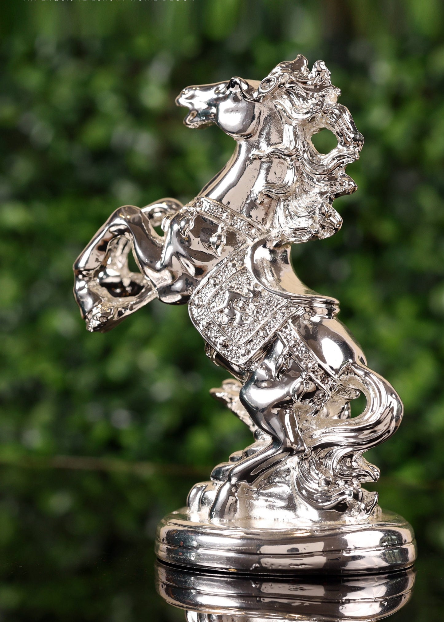 HORSE SMALL SILVER PLATED ROUND BASE