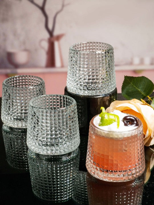 Handcrafted look whiskey glasses in a set