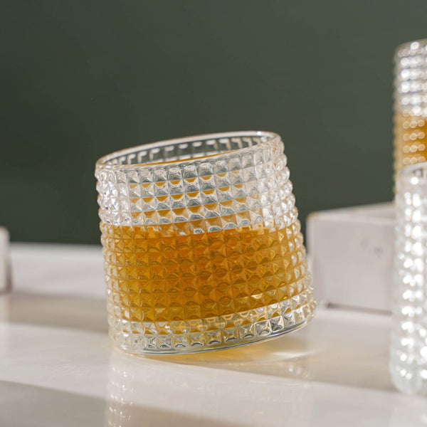 Elegant twisted design glasses for whiskey