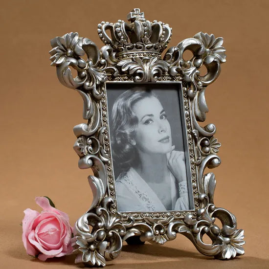 Vintage frames by Mirana Decoor.