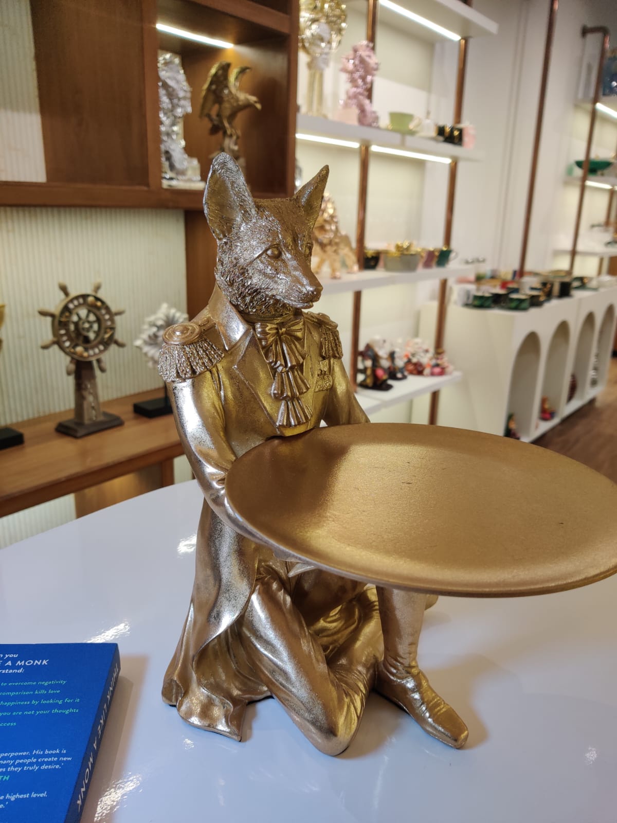 Sauve Wolf Sitting-black