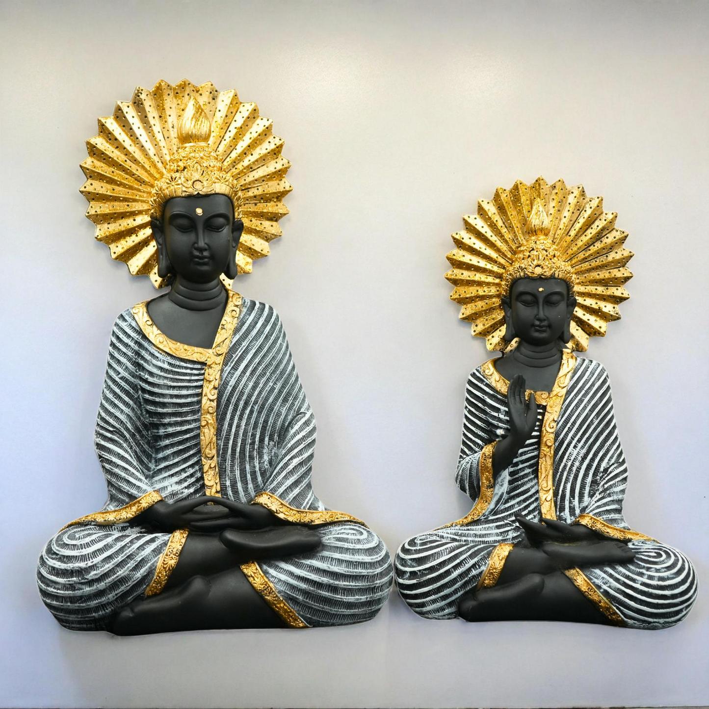 Meditating Buddha Statue – Gold & Black
