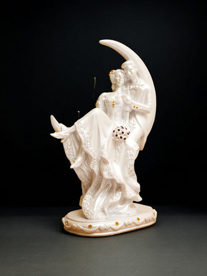 🎁 Romantic Couple Showpiece for Home Décor (Discount)