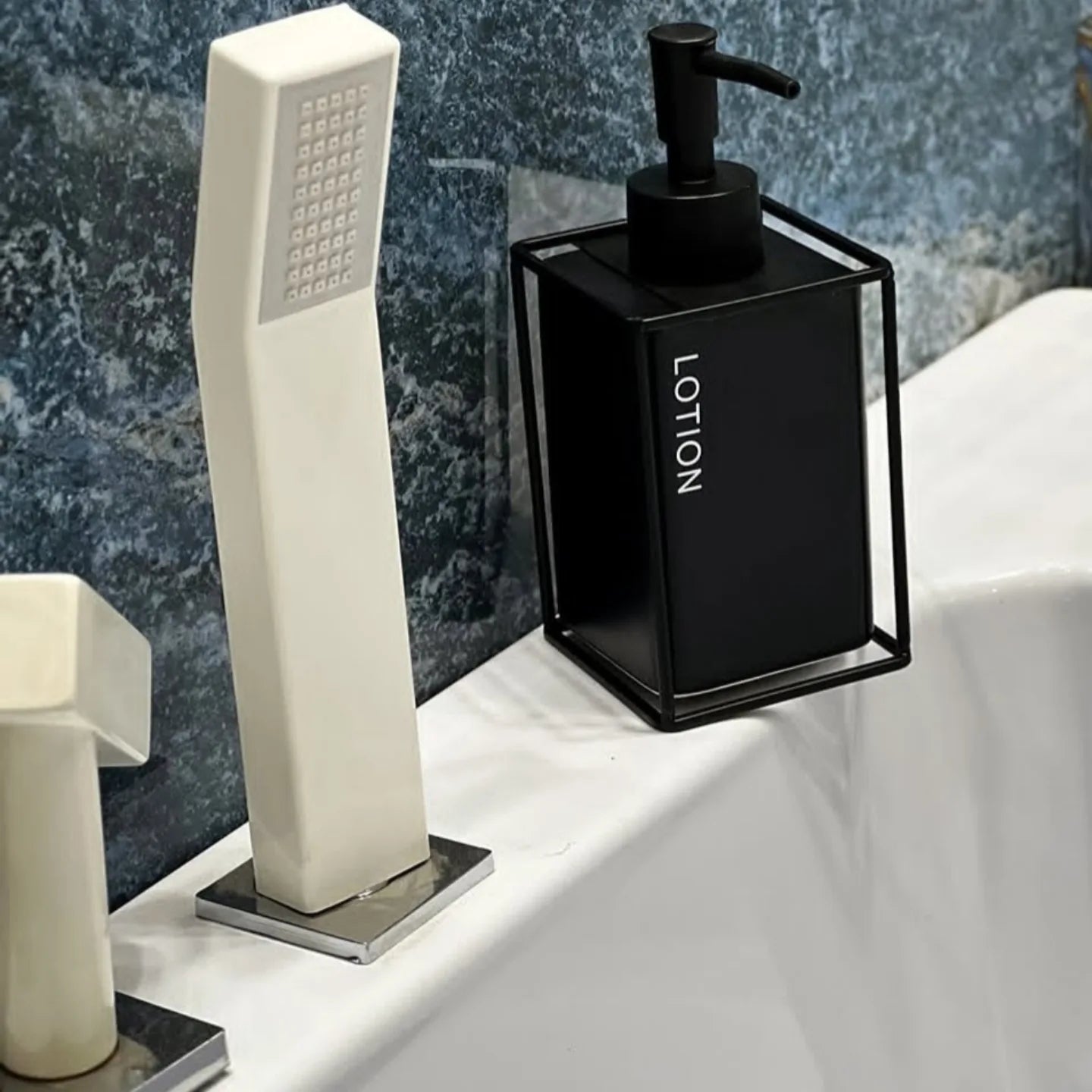 🎁 Bathroom Lotion Dispenser (Discount)