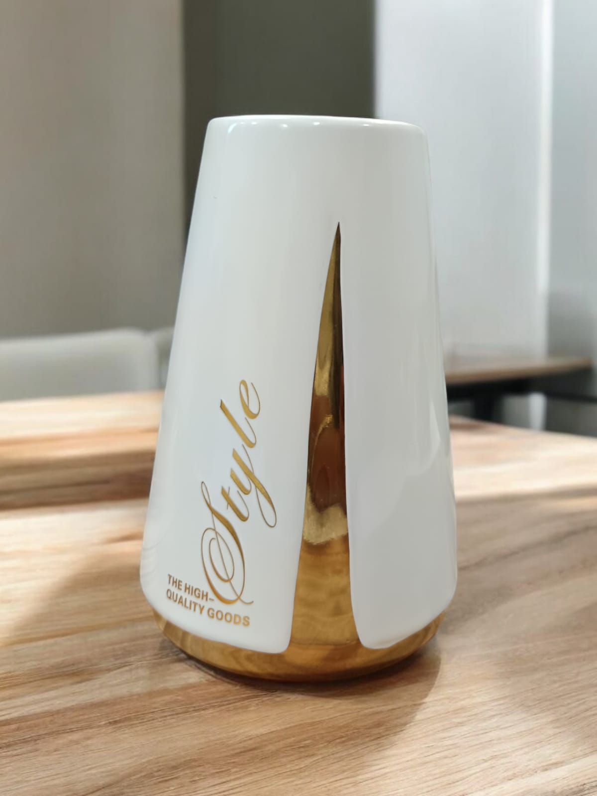 STYLE ELEGANCE CERAMIC VASE