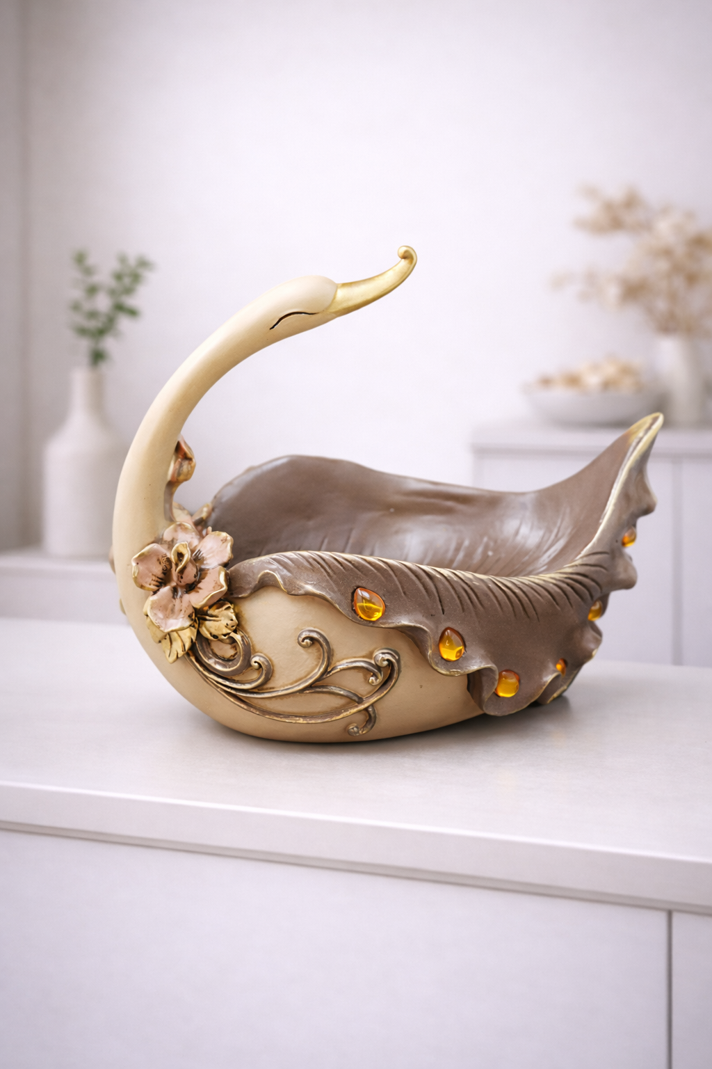 Artistic Swan Leaf Decorative Bowl – Elegant Tabletop Décor Accent
