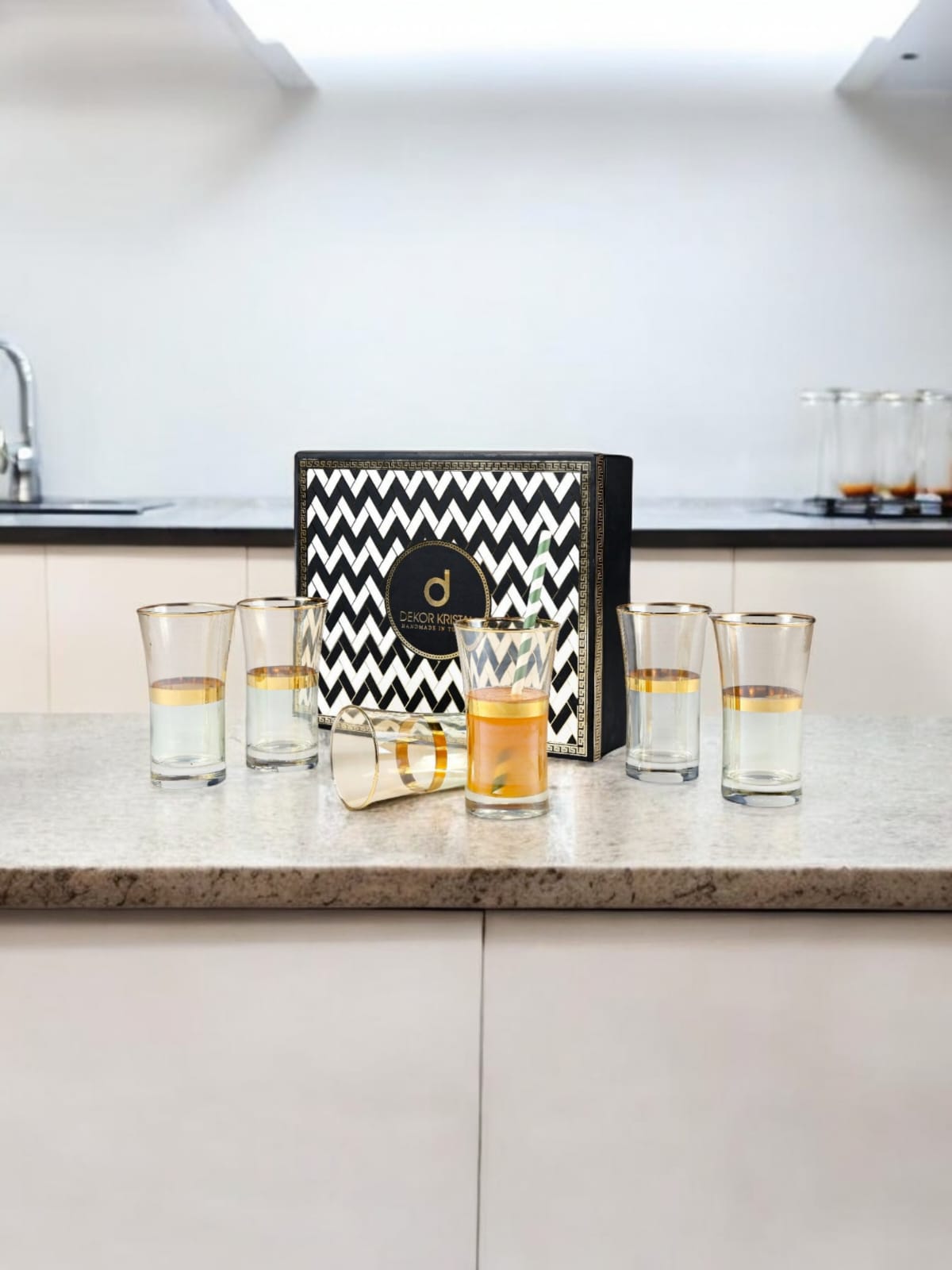 Luxurious green juice glasses with golden rim